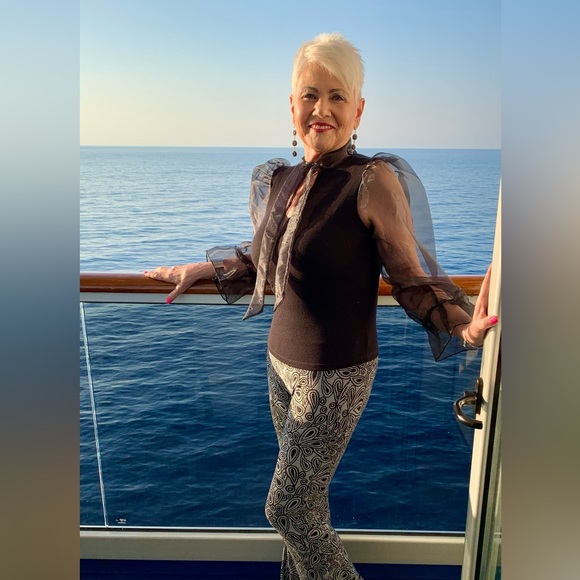 BEAUTIFUL TINY WILLOW TOP. SHEER SLEEVES W/ELASTIC CUFFS. EXCELLENT CONDITION - Picture 6 of 6